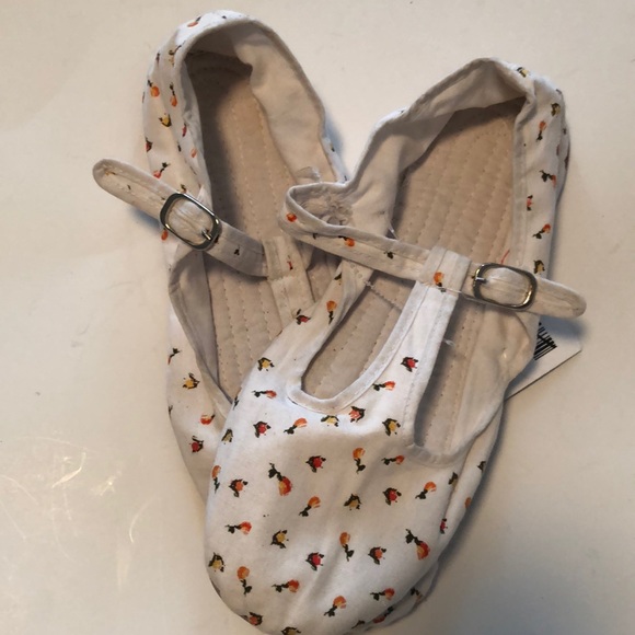 HAO YU Mary Jane flats white with flowers sz 9 - Picture 1 of 4